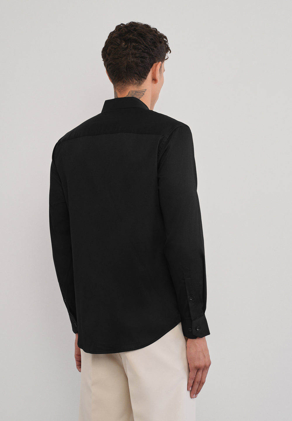 BLACK SHIRT WITH LOGO