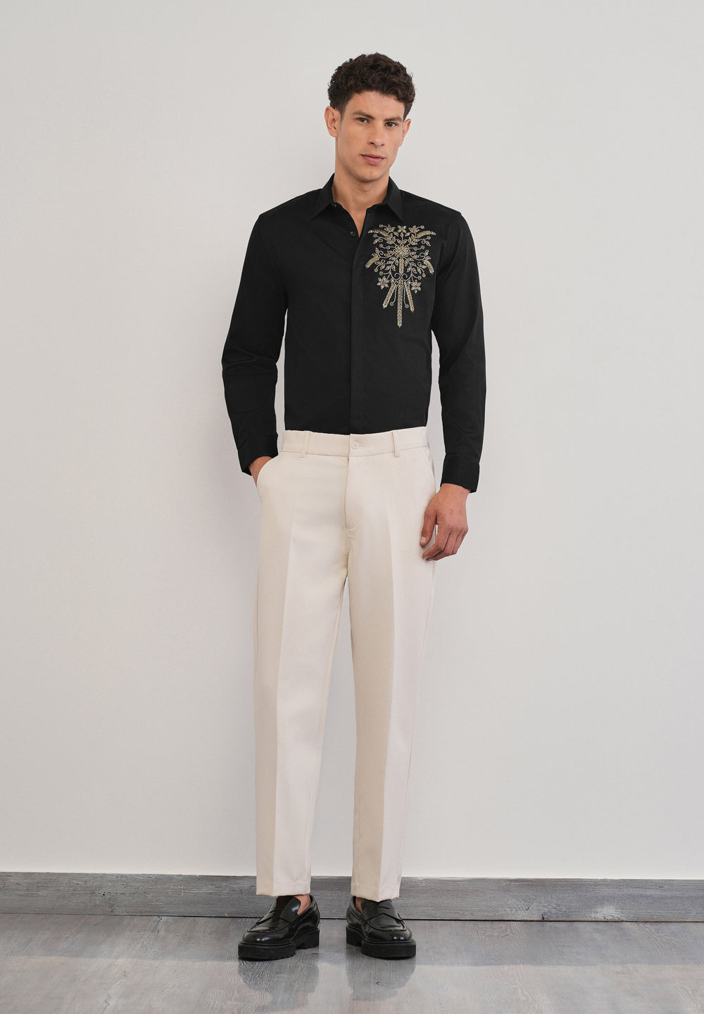 BLACK SHIRT WITH LOGO
